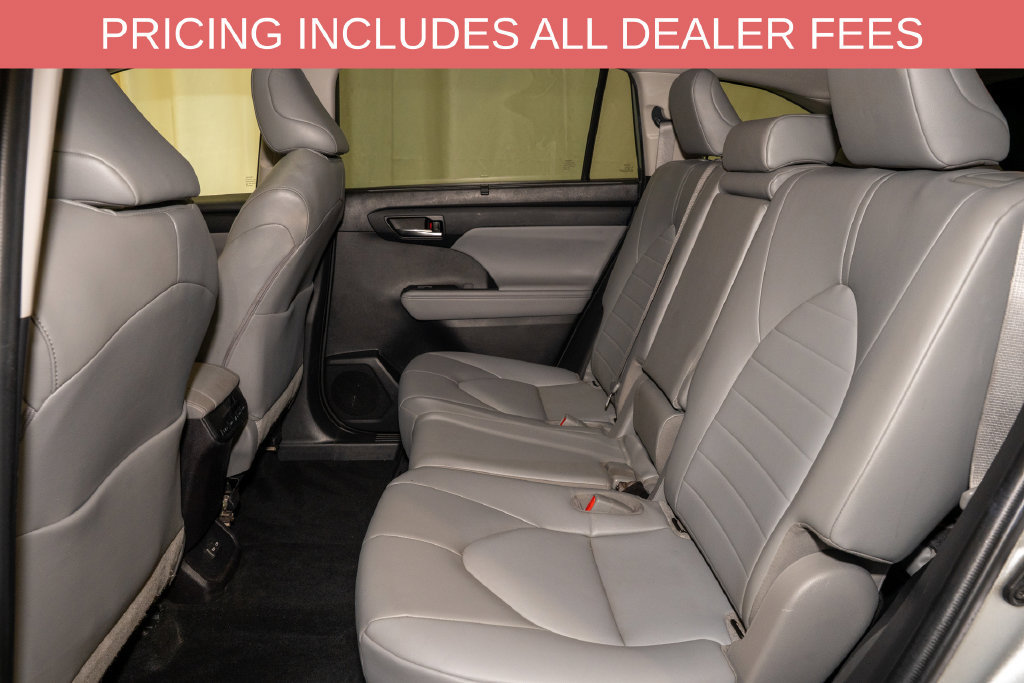 Used 2022 Toyota Highlander XLE AWD/4WD image 10