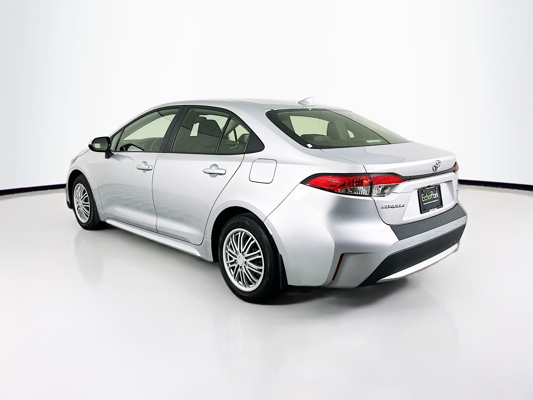 Used 2022 Toyota Corolla LE FWD image 5