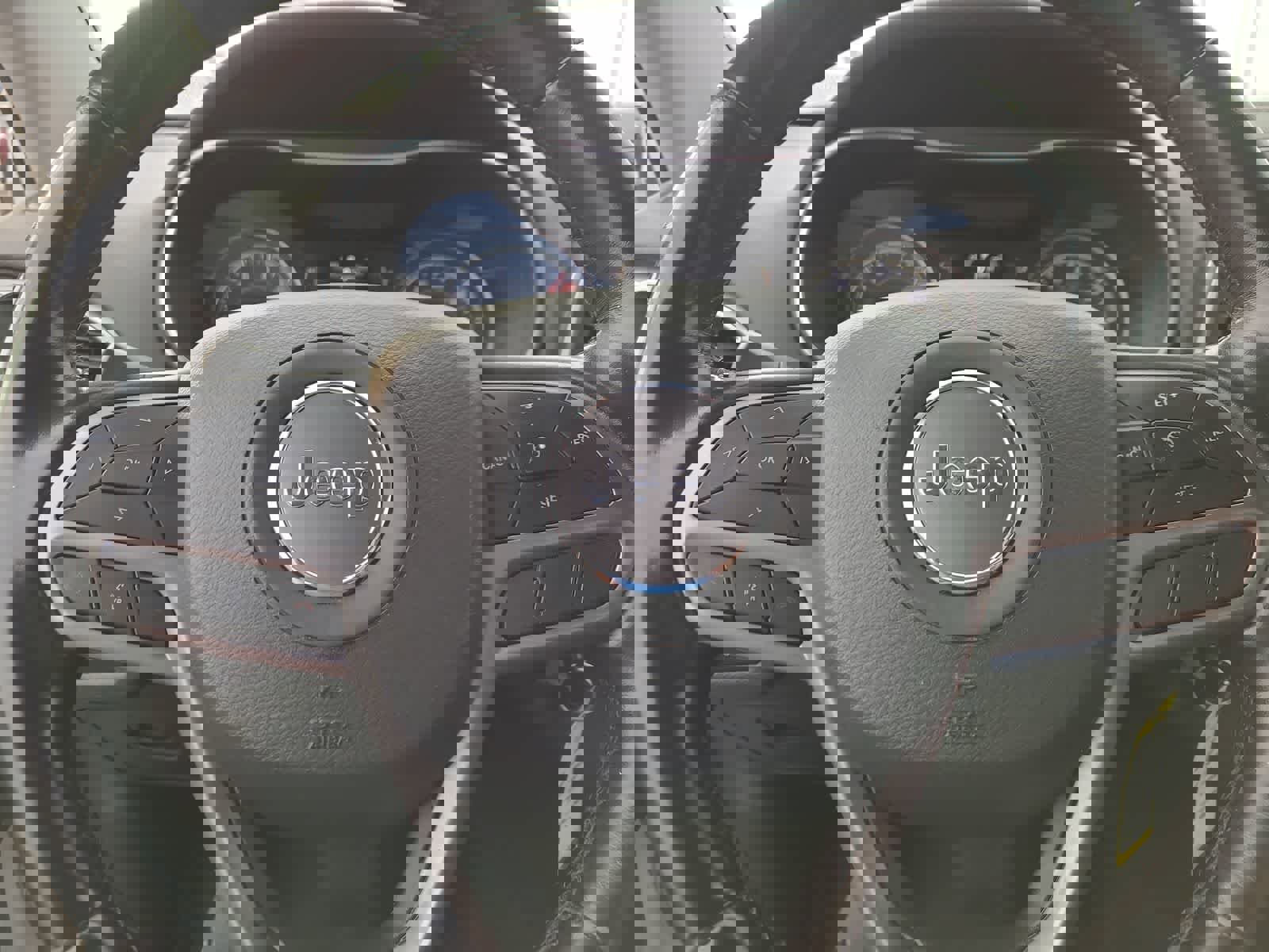 Used 2020 Jeep Cherokee Latitude w/ Quick Order Package 26F North image 23