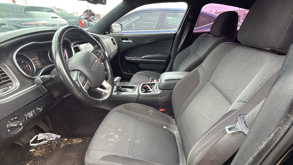 Used 2017 Dodge Charger SXT RWD image 4