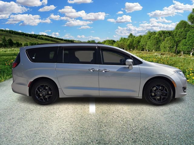 Certified 2020 Chrysler Pacifica Touring-L w/ S Appearance Package image 7