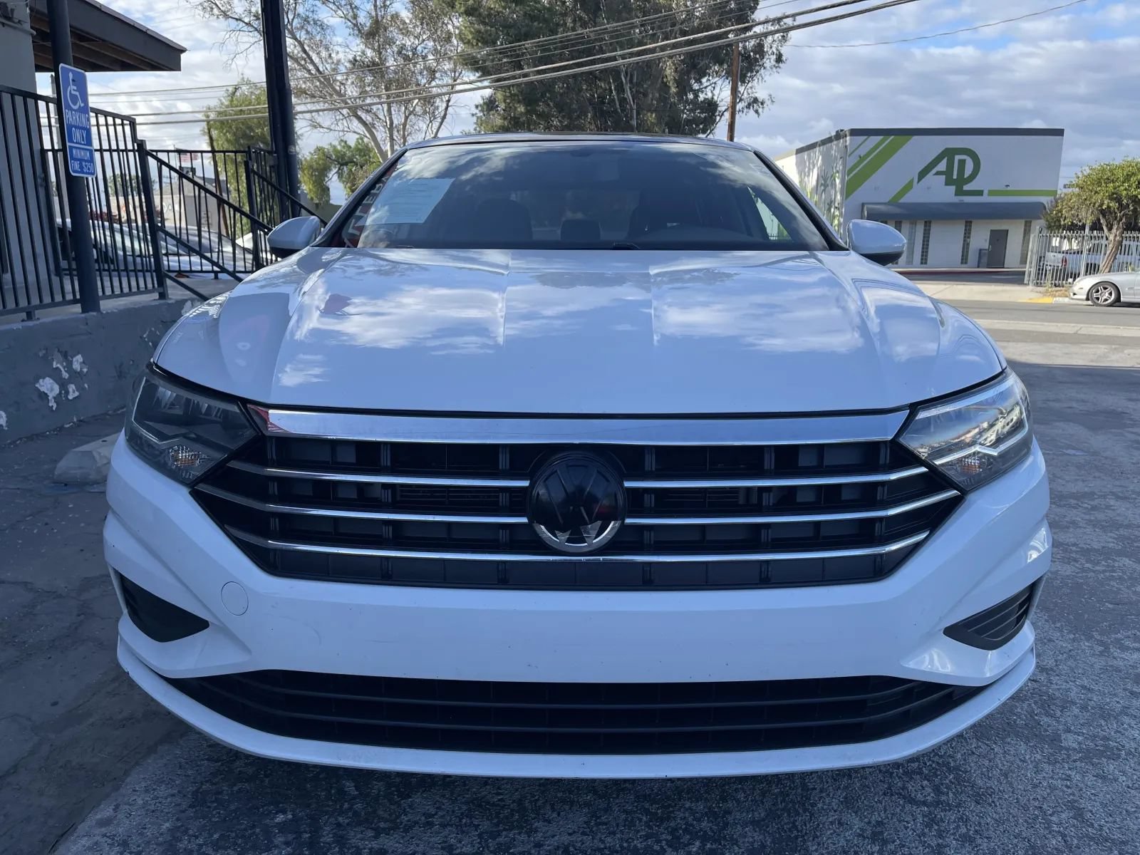 Used 2019 Volkswagen Jetta SE FWD image 2