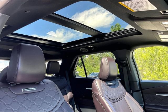 Used 2025 Ford Explorer Platinum w/ LUX Leather Package AWD/4WD image 22