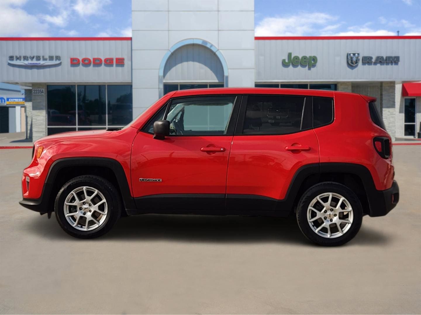 Used 2023 Jeep Renegade Latitude AWD/4WD image 3
