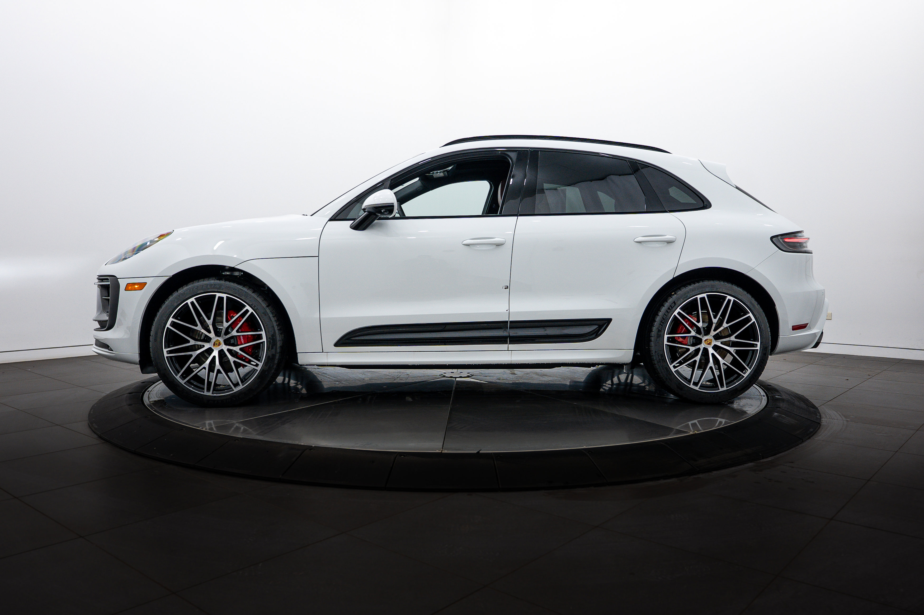 New 2026 Porsche Macan S image 2