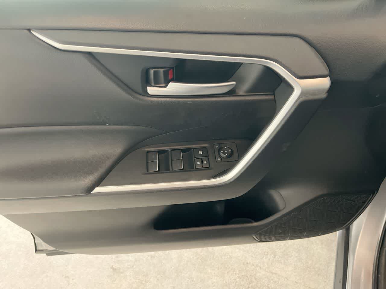 Used 2025 Toyota RAV4 XLE AWD/4WD image 13