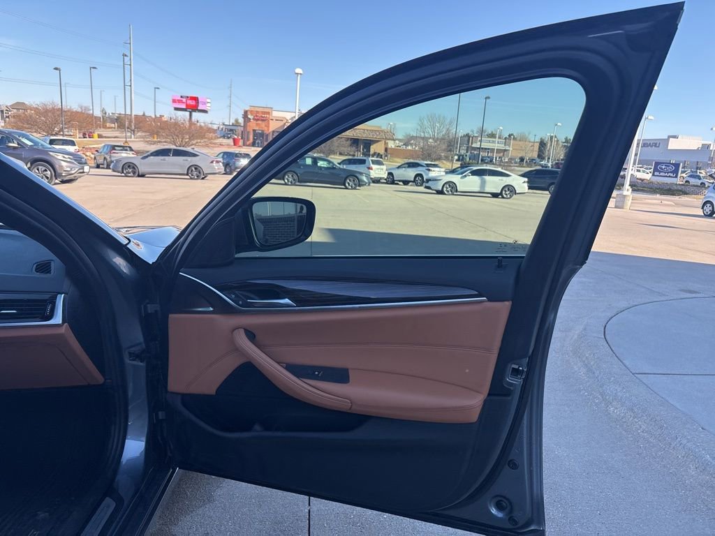 Used 2022 BMW 540i xDrive image 26