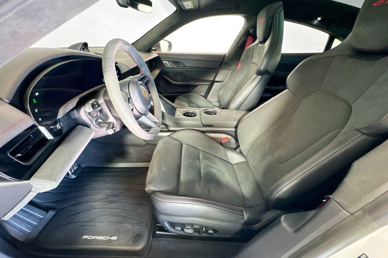 Used 2023 Porsche Taycan GTS image 21