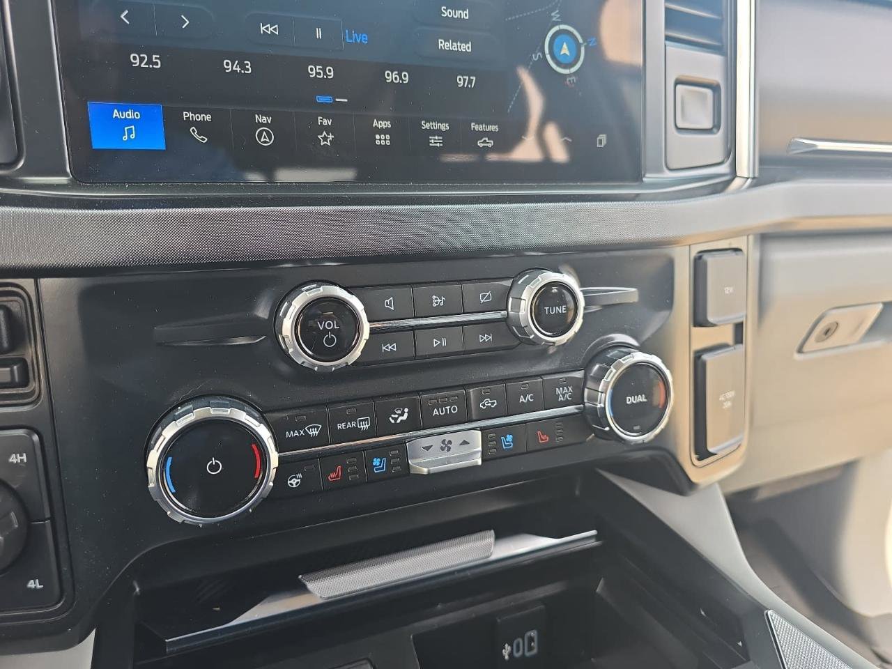 Used 2023 Ford F250 Limited AWD/4WD image 28