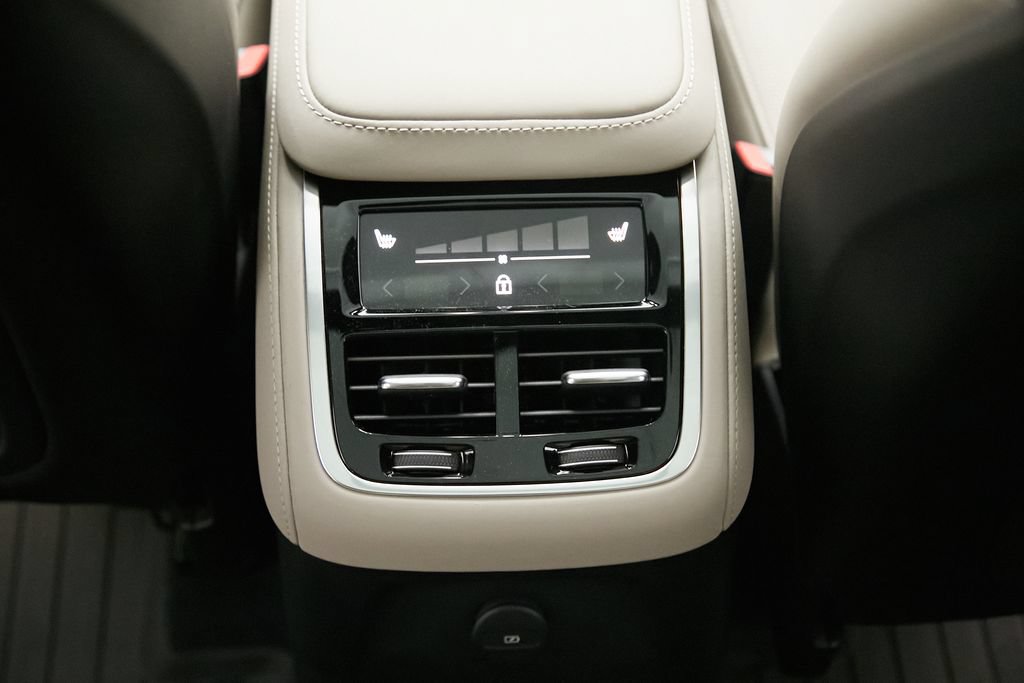 New 2026 Volvo XC90 T8 Plus w/ Protection Package Premier AWD/4WD image 21