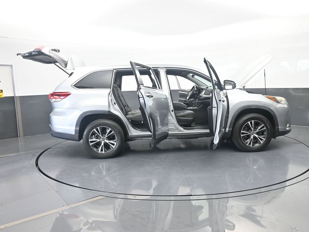 Used 2019 Toyota Highlander LE FWD image 70