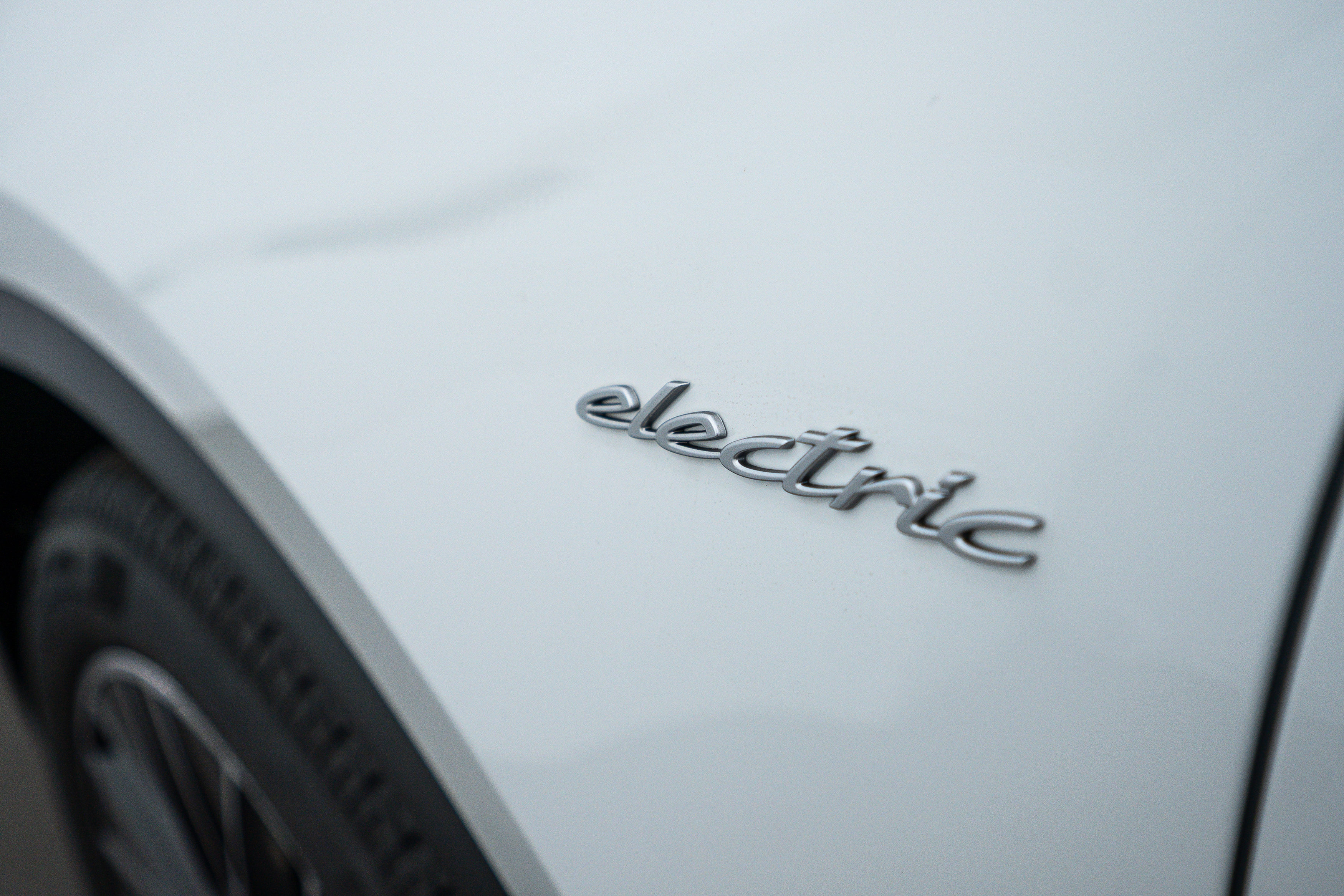 Certified 2025 Porsche Macan Electric image 23