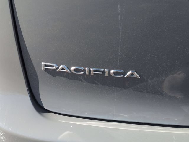 Used 2023 Chrysler Pacifica Touring-L FWD image 10