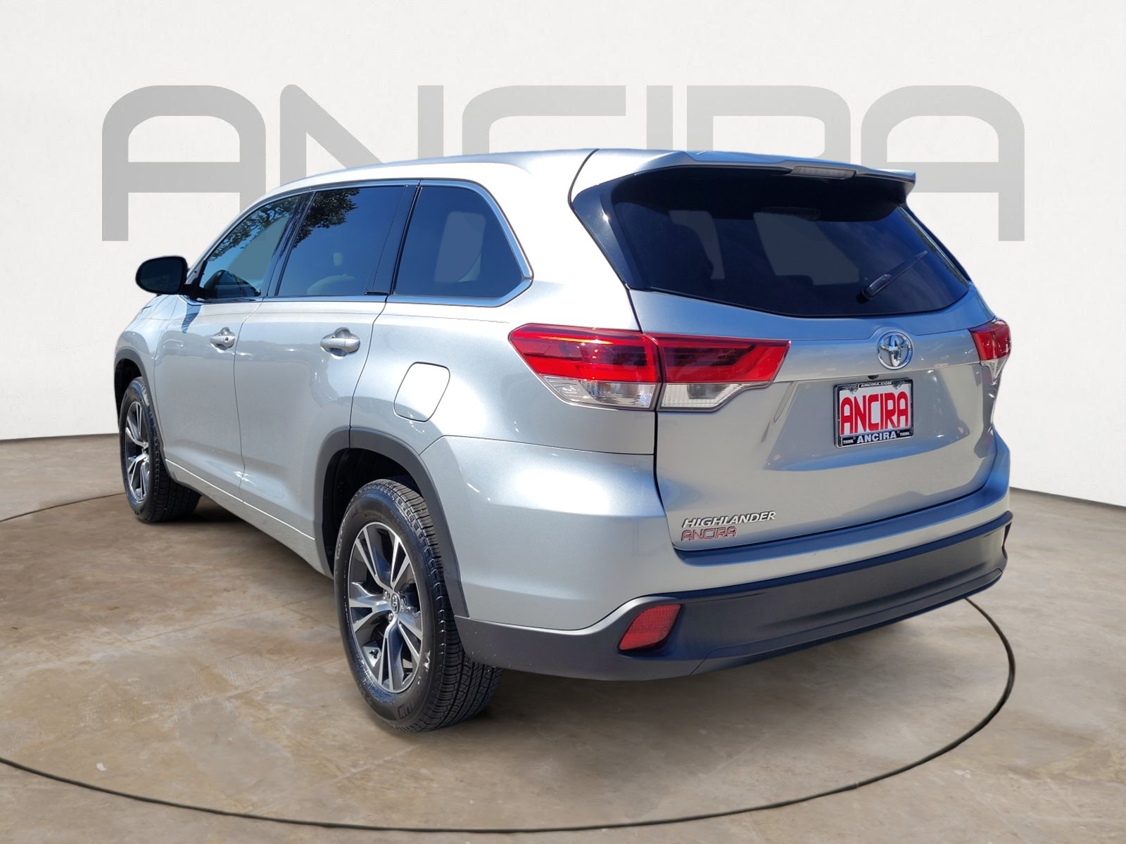 Used 2017 Toyota Highlander LE FWD image 8