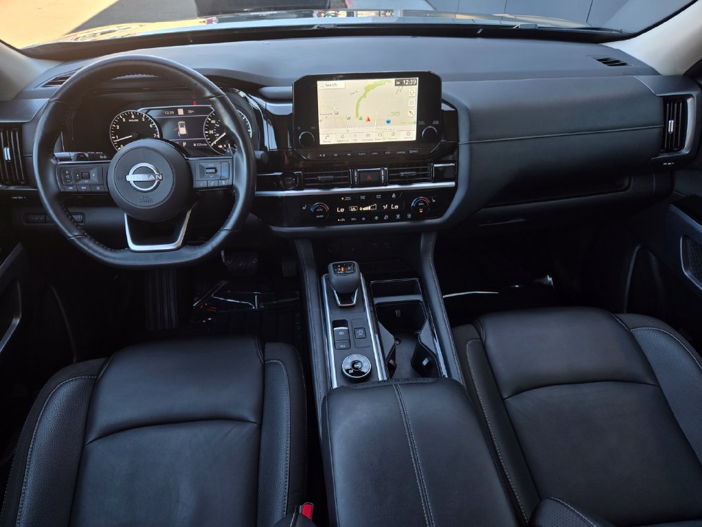 Used 2025 Nissan Pathfinder SL AWD/4WD image 17