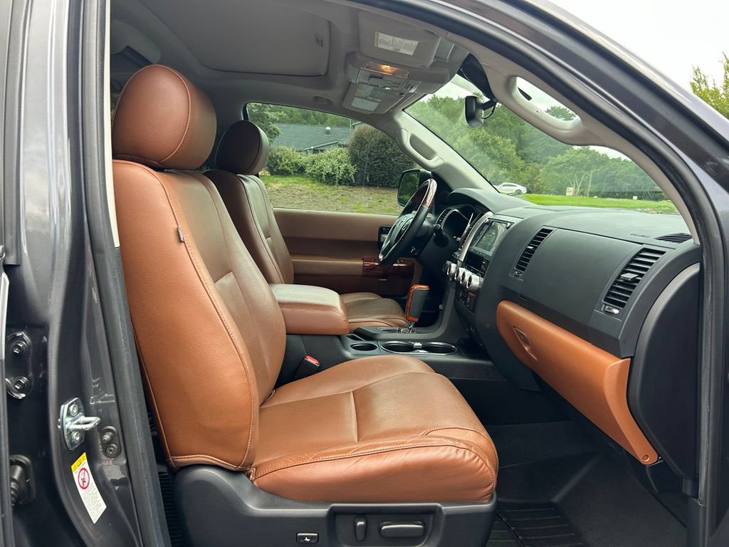 Used 2022 Toyota Sequoia Platinum AWD/4WD image 55