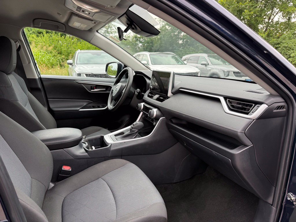 Used 2025 Toyota RAV4 XLE FWD image 17