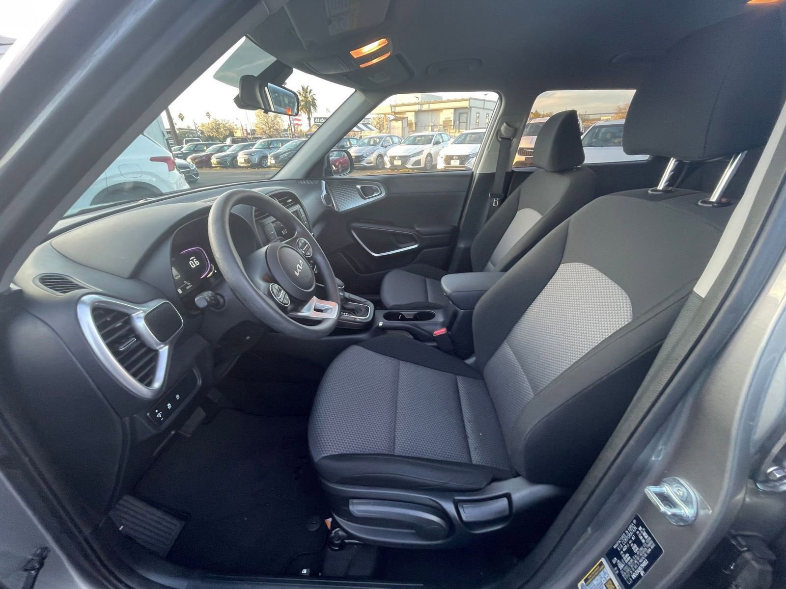 Used 2025 Kia Soul LX w/ LX Technology Package FWD image 24