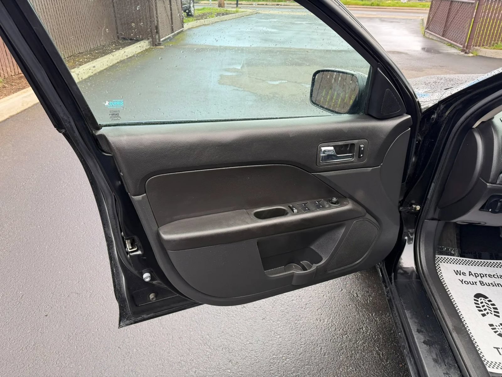 Used 2009 Ford Fusion SE FWD image 9