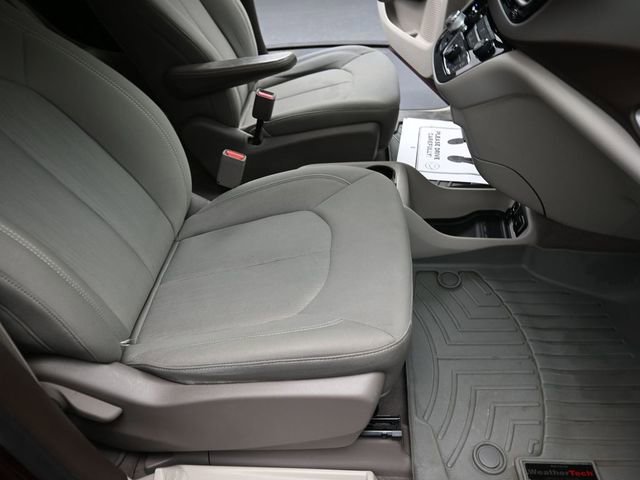 Used 2017 Chrysler Pacifica Touring w/ Tire & Wheel Group image 26