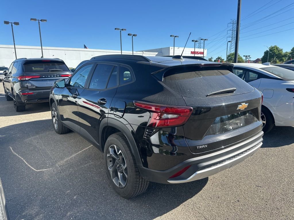 Used 2025 Chevrolet Trax LT image 4