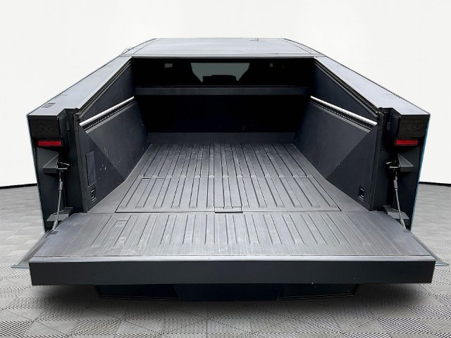 Used 2024 Tesla Cybertruck AWD Crew Cab image 9