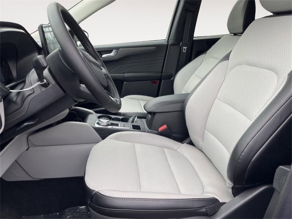 New 2025 Ford Escape SE image 10