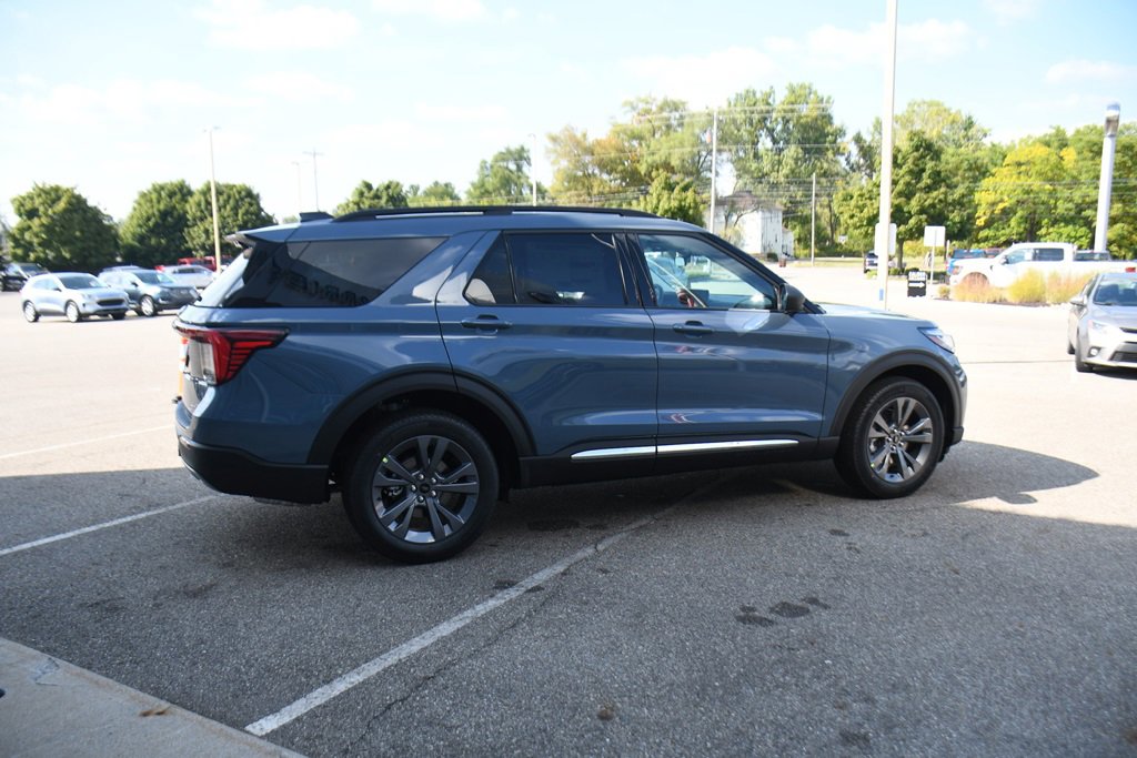 Used 2025 Ford Explorer Active w/ Active Comfort Package image 7