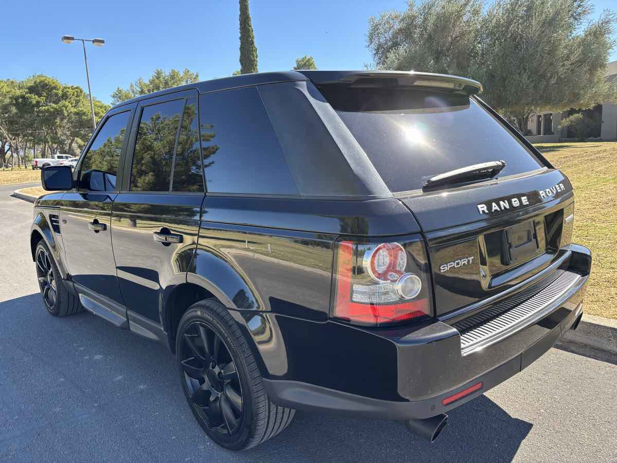 Used 2013 Land Rover Range Rover Sport HSE LUX image 2