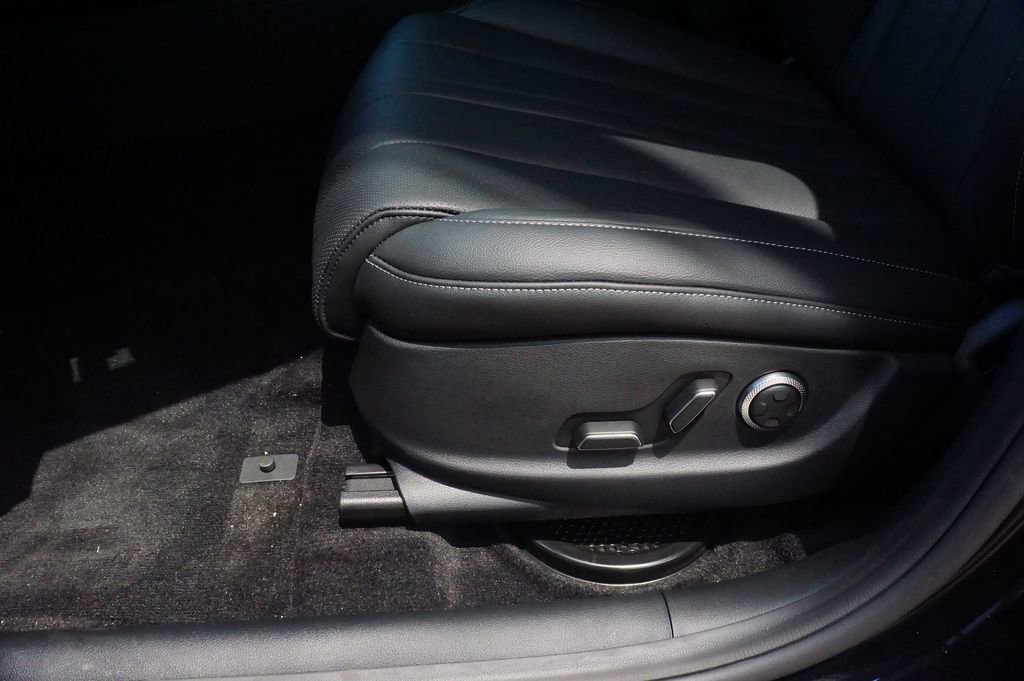 New 2025 Genesis GV80 2.5T Select image 15