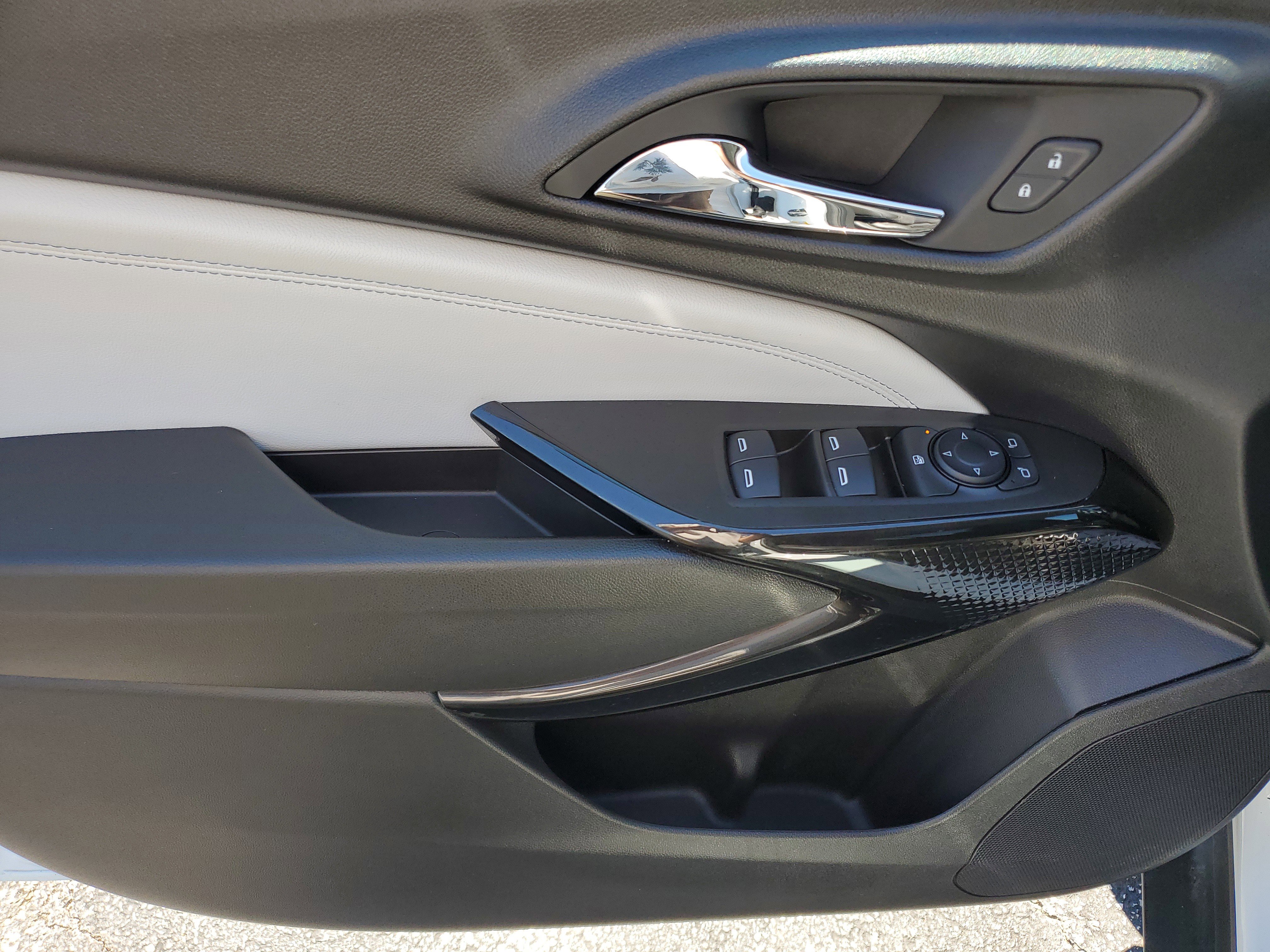 Used 2024 Chevrolet Trax LT w/ Driver Confidence Package FWD image 17