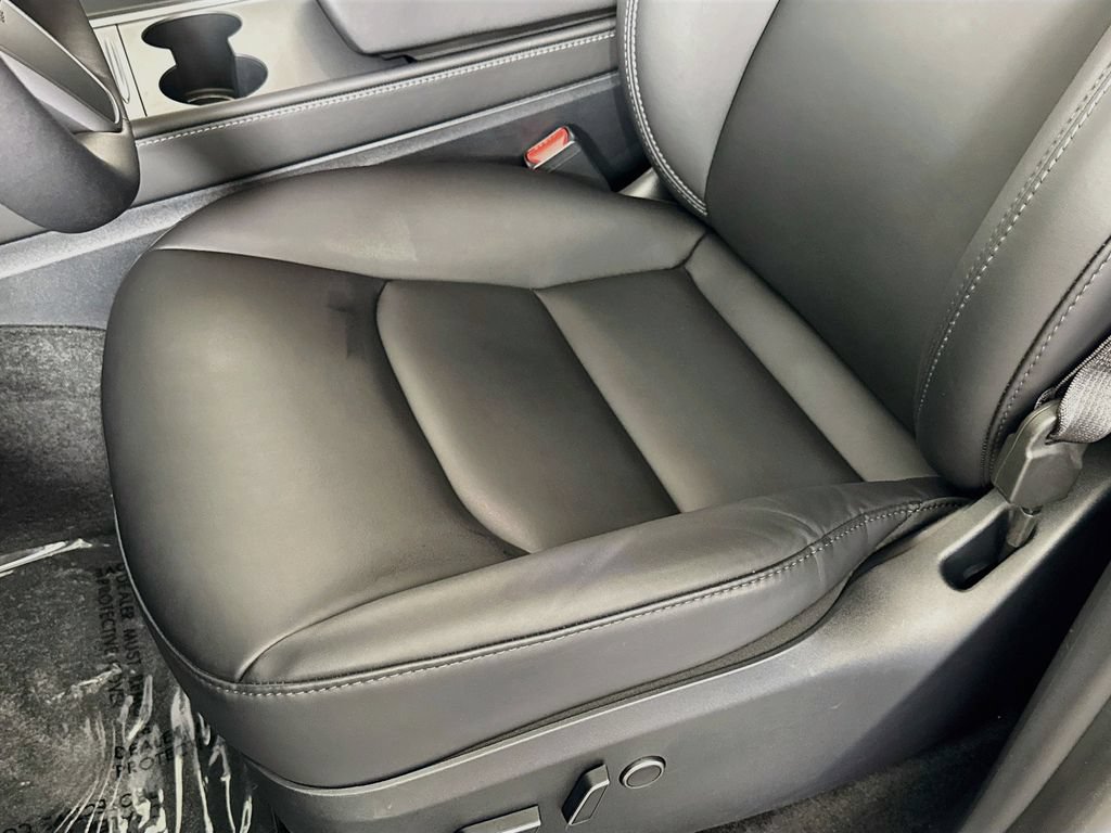 Used 2023 Tesla Model Y Long Range AWD/4WD image 18