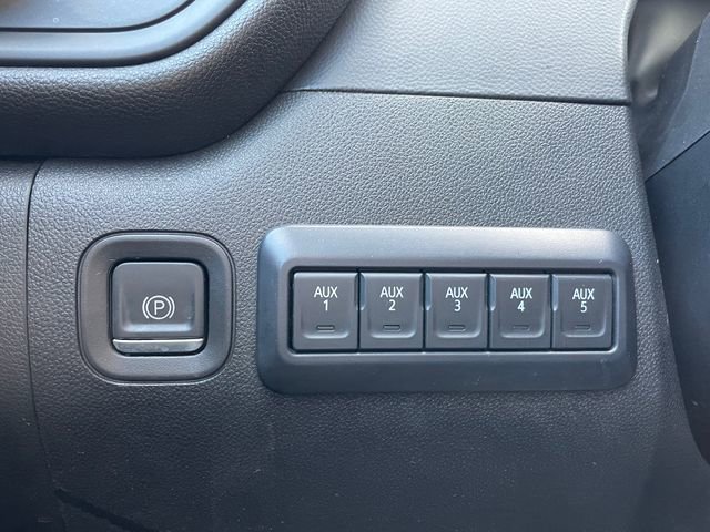 Used 2021 GMC Sierra 3500 4x4 Crew Cab w/ Gooseneck/5TH Wheel Package image 23