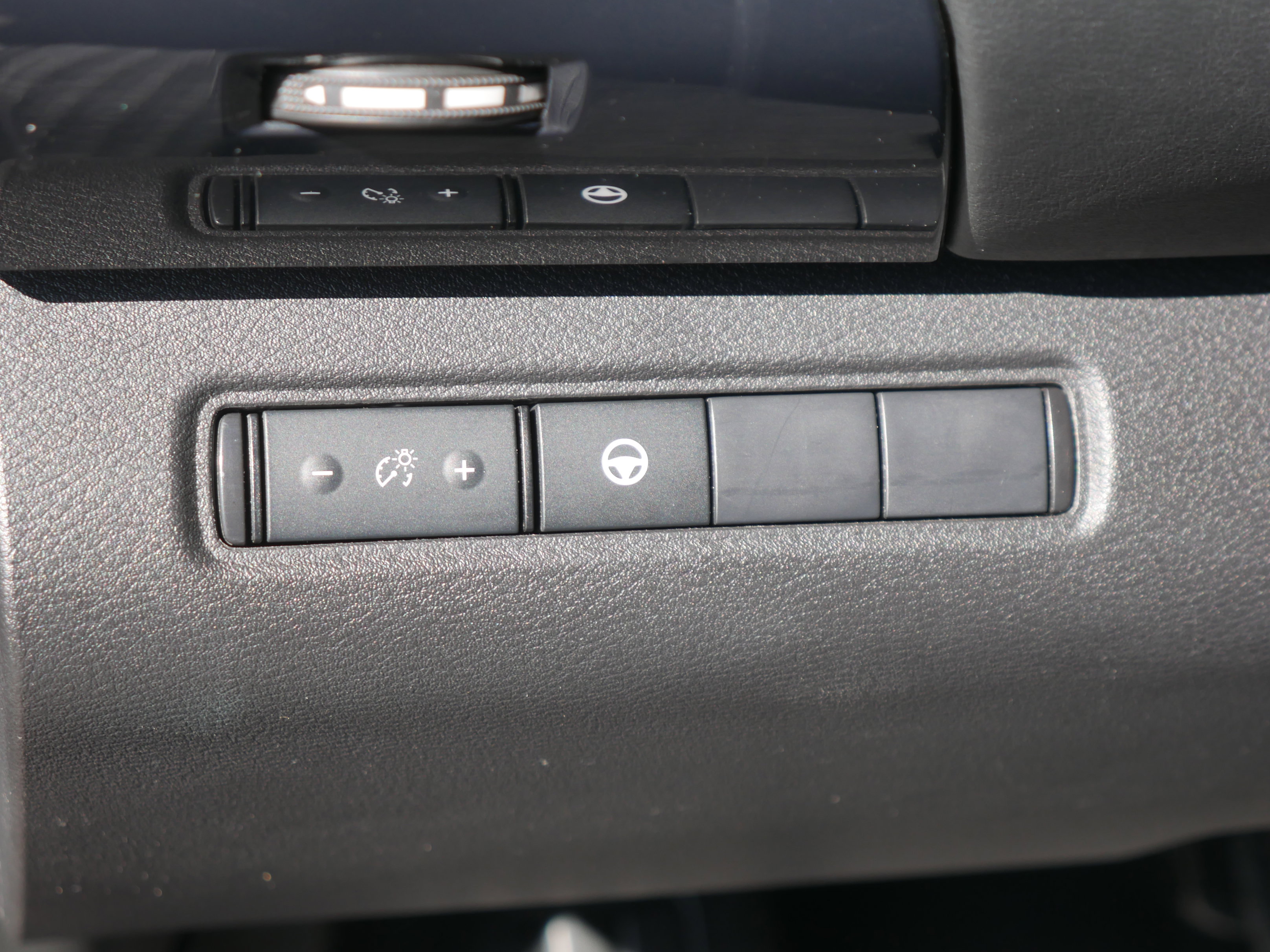 Certified 2024 Nissan Pathfinder SV image 5