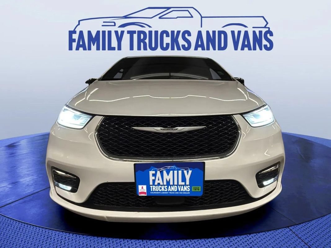 Used 2024 Chrysler Pacifica Touring FWD image 8
