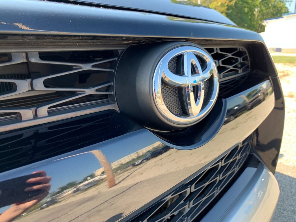 Used 2018 Toyota 4Runner TRD Off-Road AWD/4WD image 36