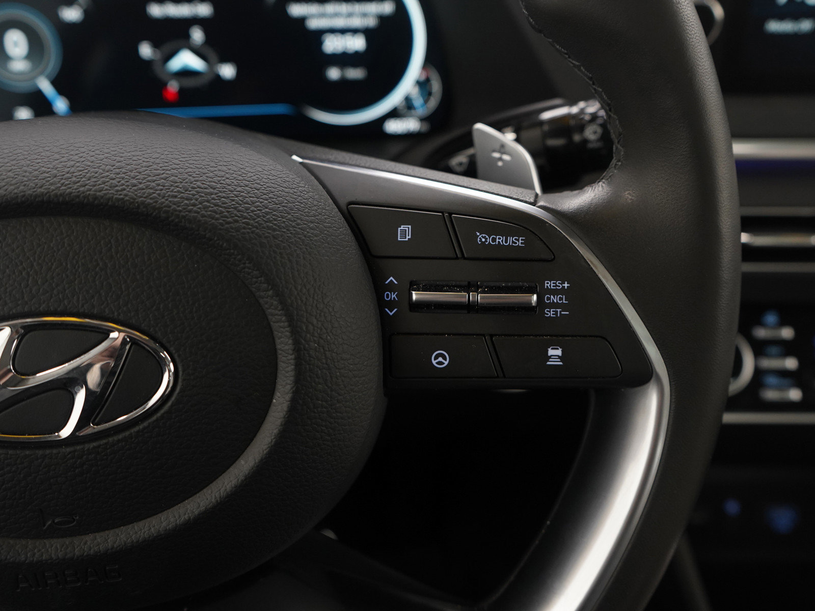 Used 2023 Hyundai Sonata Limited w/ Preferred Accessory Package image 27