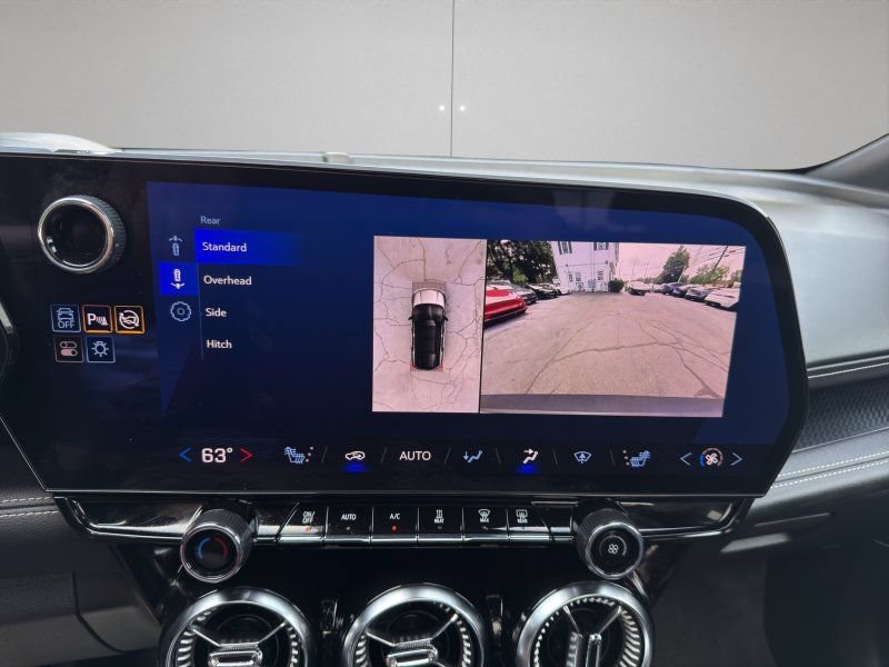 Used 2024 Chevrolet Blazer EV AWD LT w/ 2LT image 17