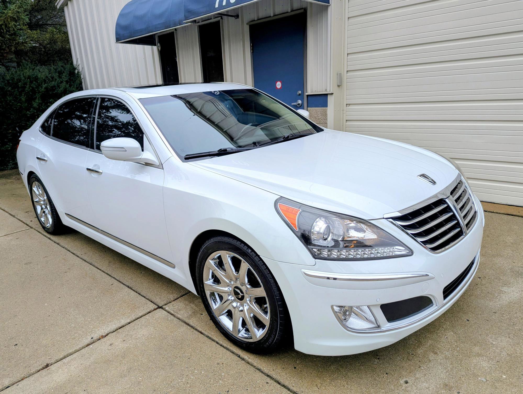 Used 2013 Hyundai Equus Signature RWD image 10