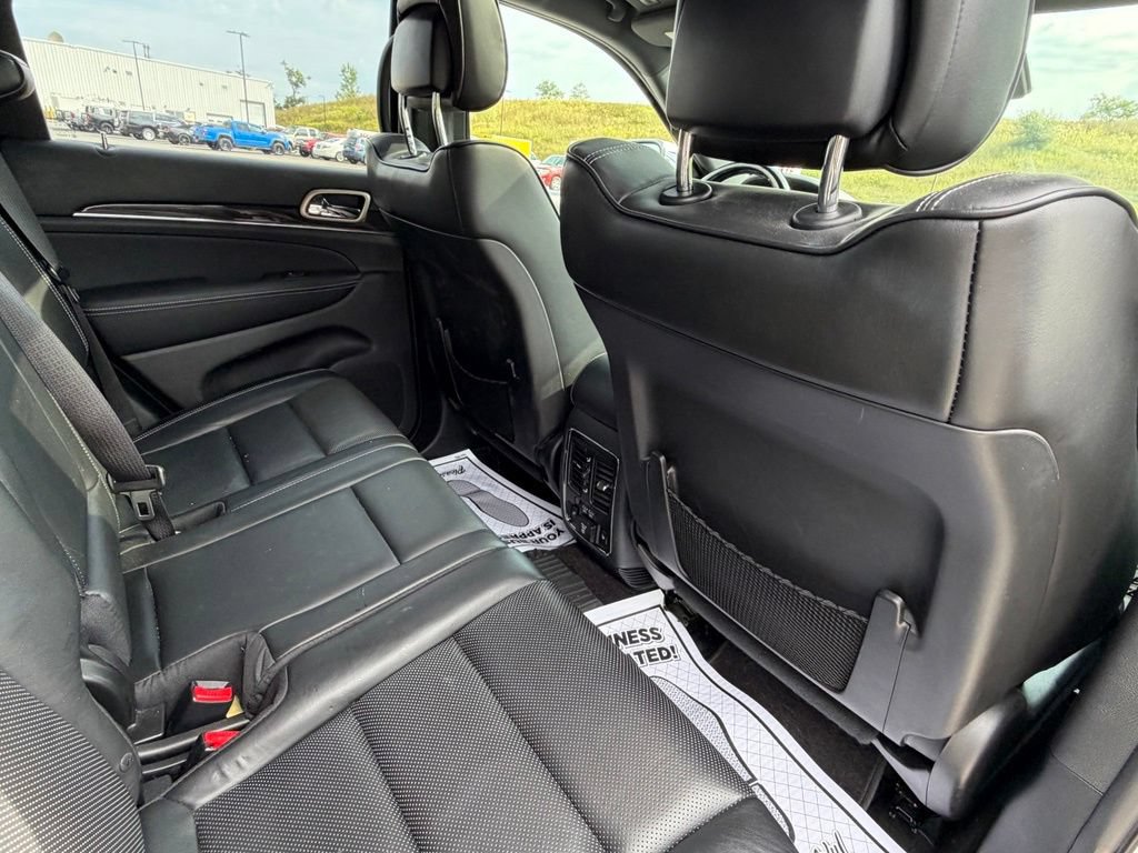 Used 2017 Jeep Grand Cherokee Overland w/ Jeep Active Safety Group AWD/4WD image 43