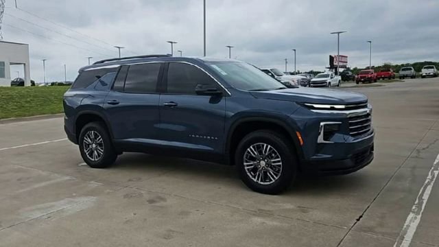New 2026 Chevrolet Traverse LT FWD image 2