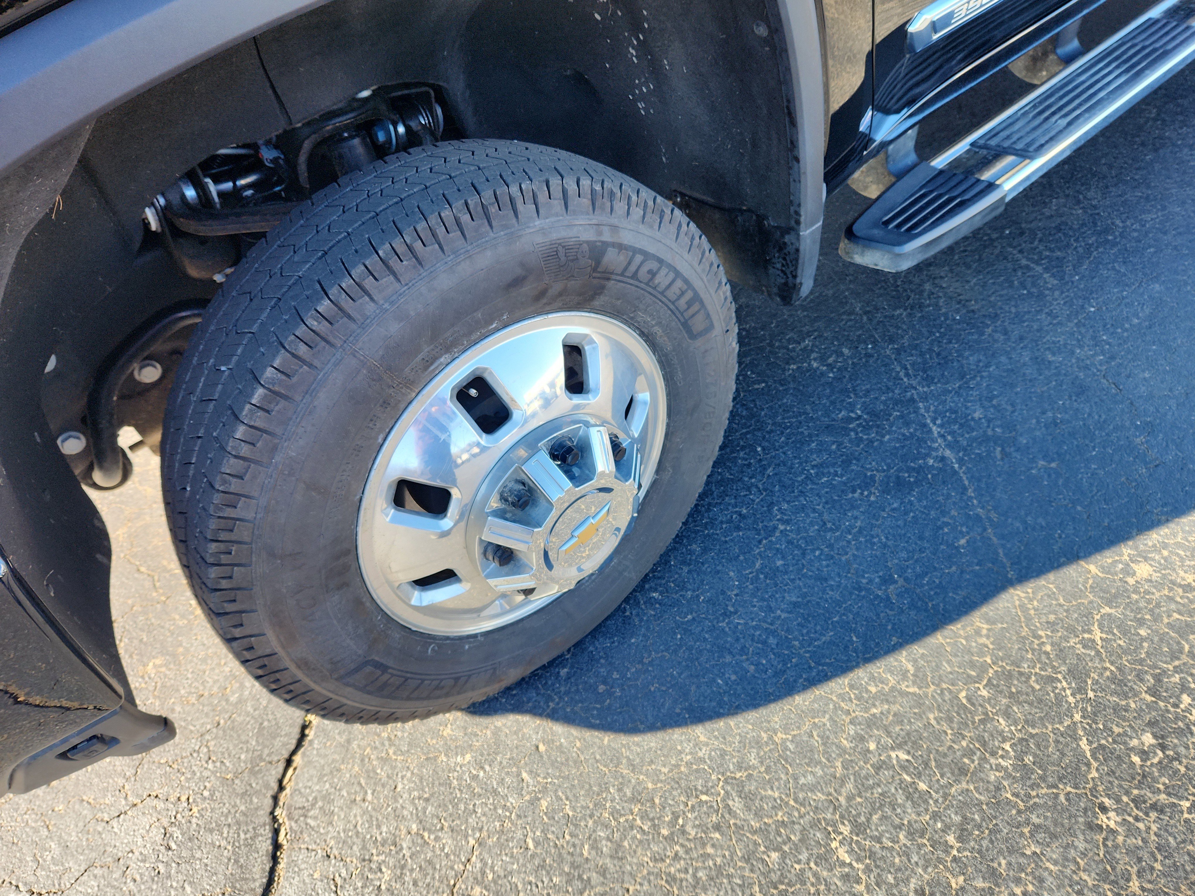 Used 2025 Chevrolet Silverado 3500 High Country w/ High Country Premium Package image 21