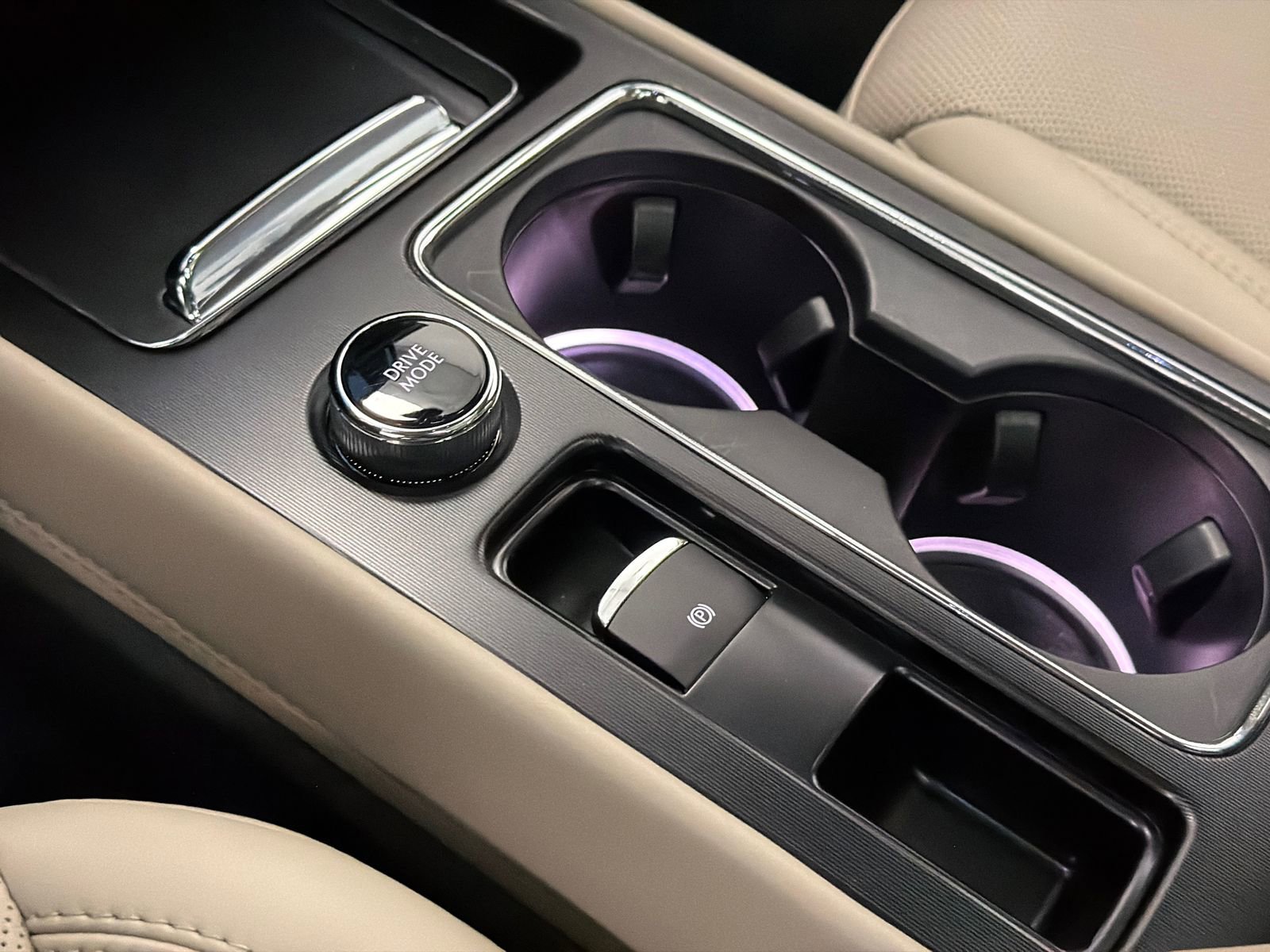 Used 2025 Lincoln Corsair Grand Touring w/ Equipment Group 301A image 28