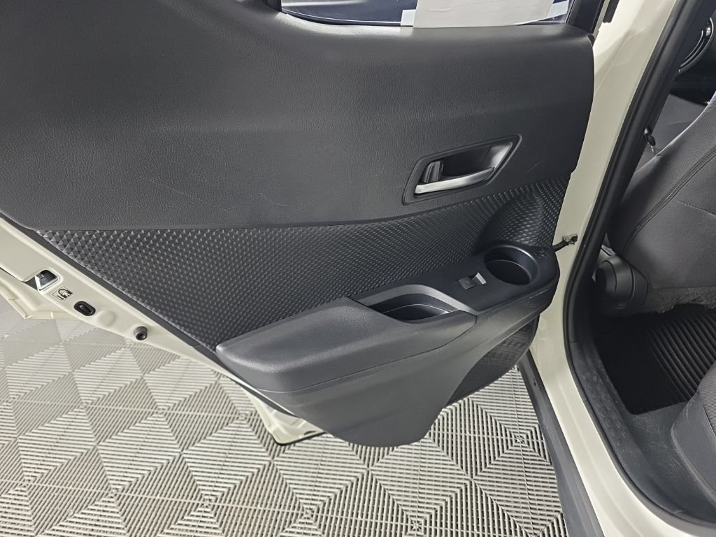 Used 2020 Toyota C-HR XLE FWD image 25