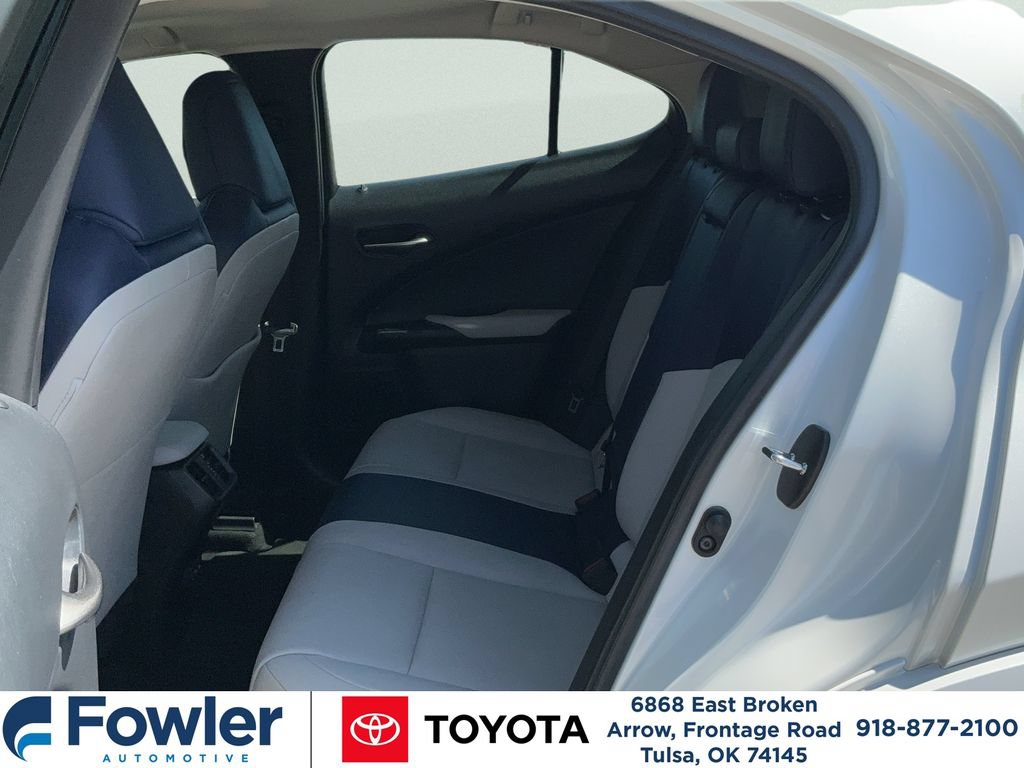 Used 2022 Lexus UX 200 w/ Premium Package FWD image 16