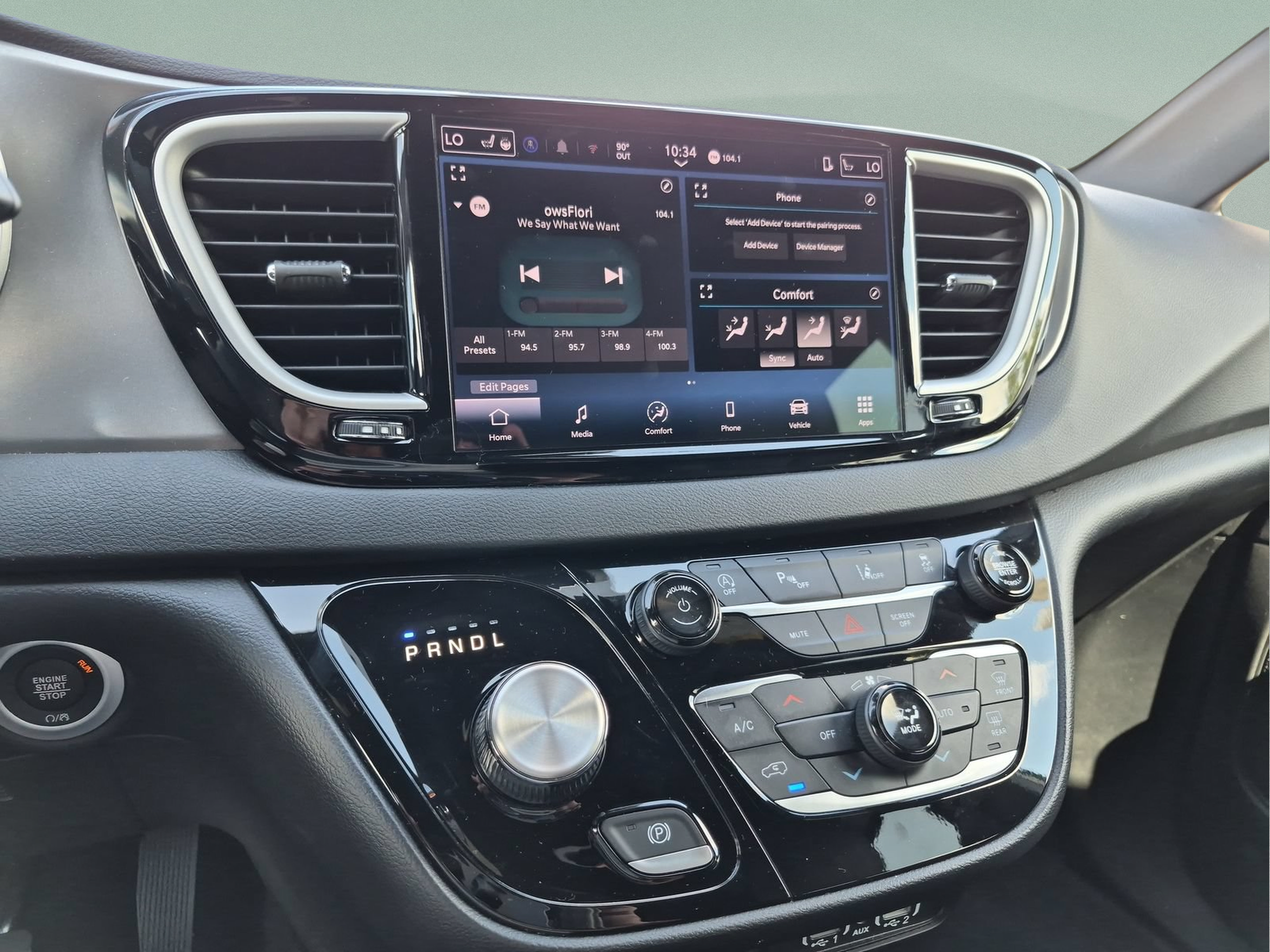 Used 2025 Chrysler Pacifica Select FWD image 12