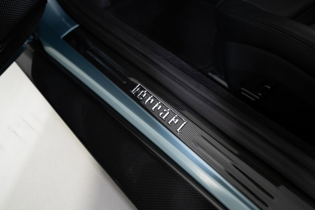 Used 2024 Ferrari Roma Spider image 31