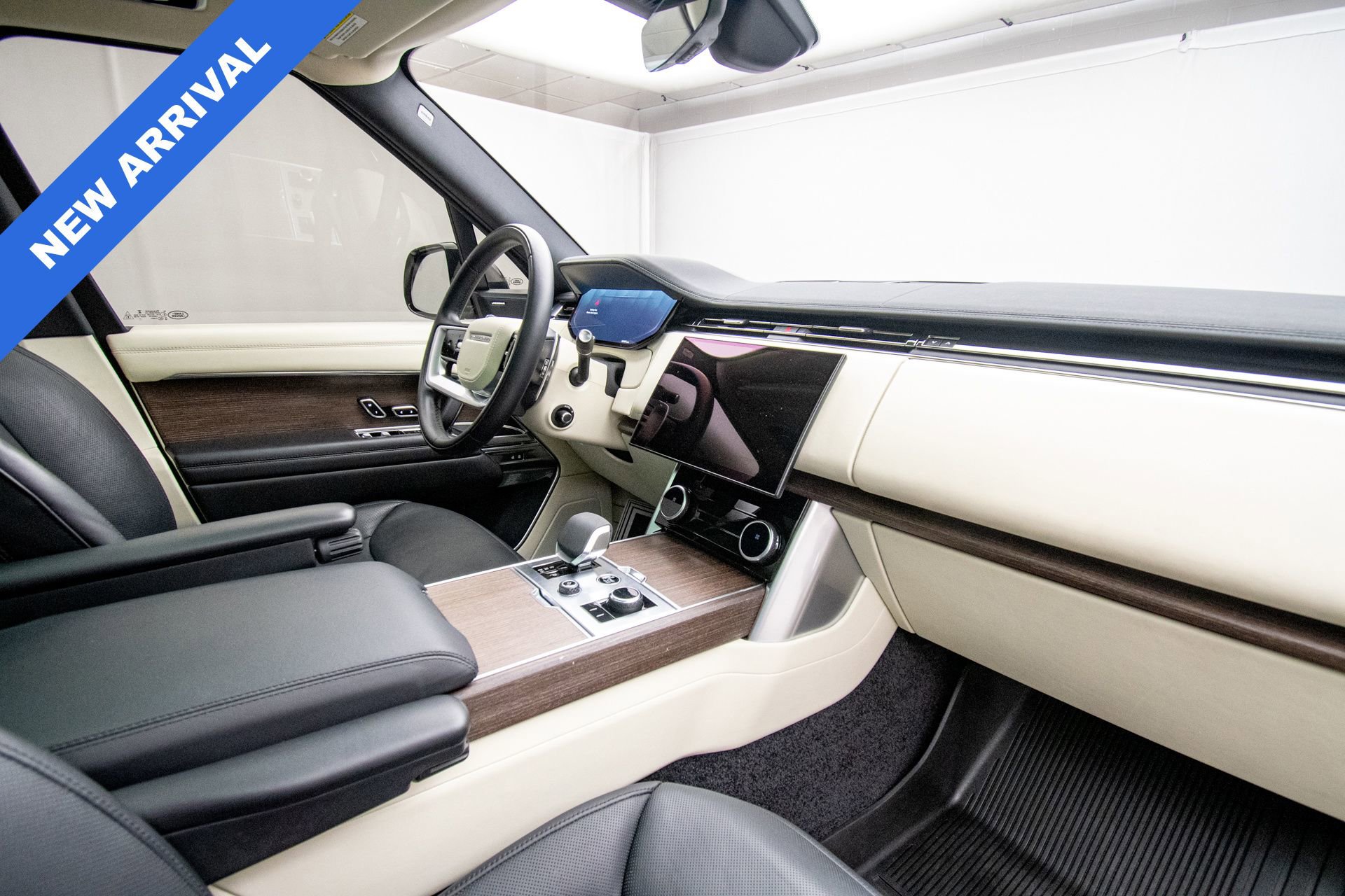 Used 2023 Land Rover Range Rover SE image 13