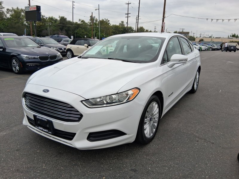 Used 2016 Ford Fusion SE FWD image 3