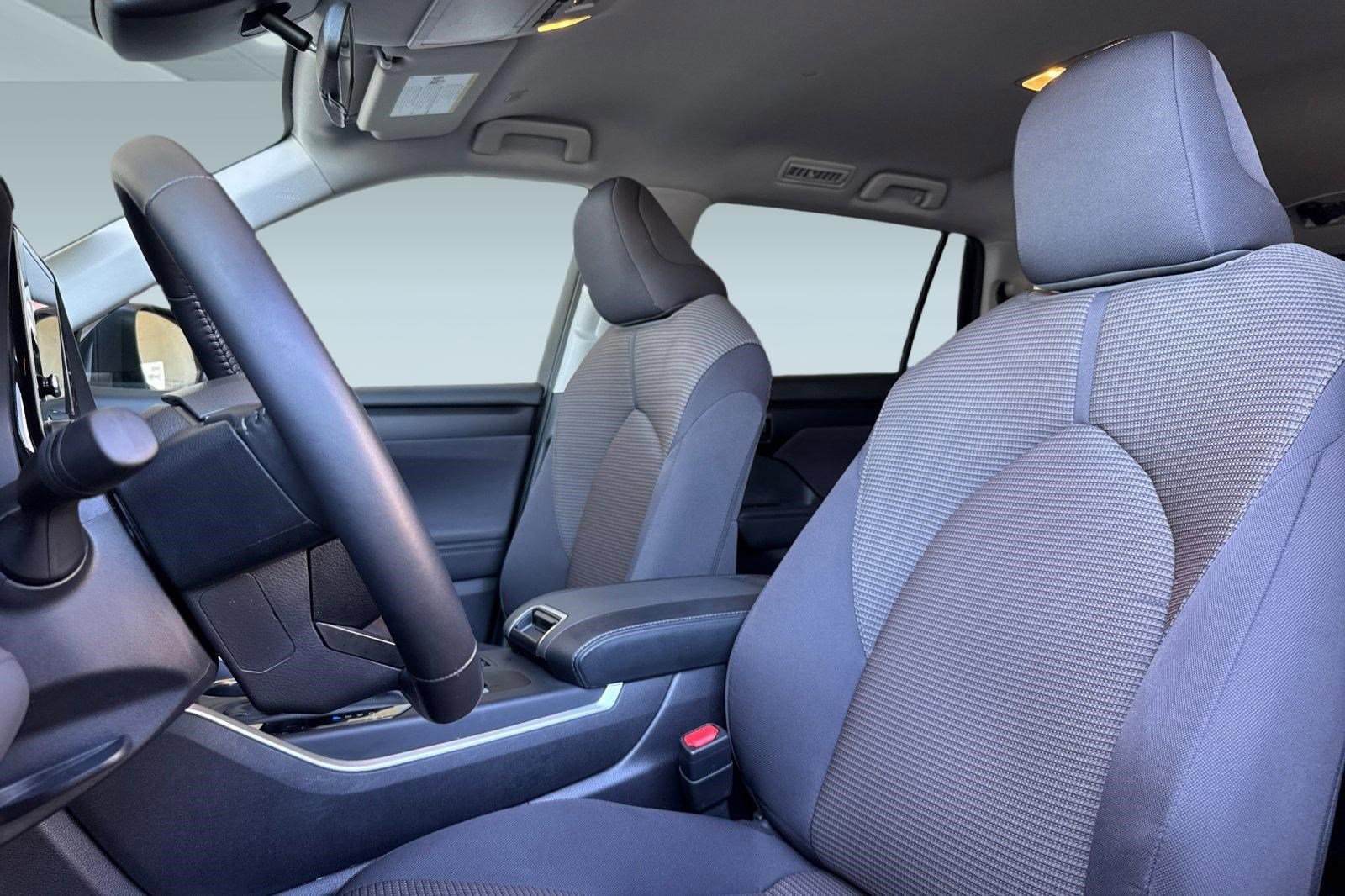 Used 2025 Toyota Highlander LE image 27